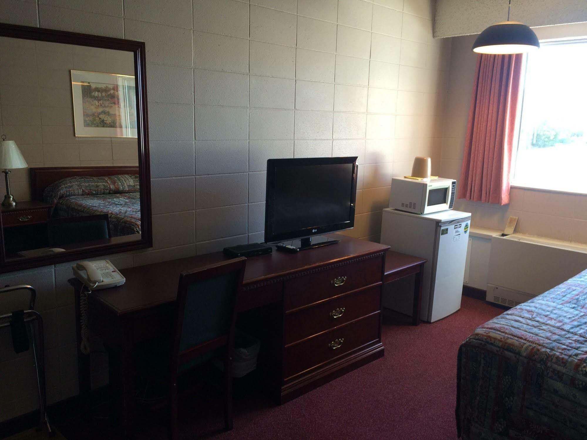 Midtown Motor Inn Bonnyville Bagian luar foto