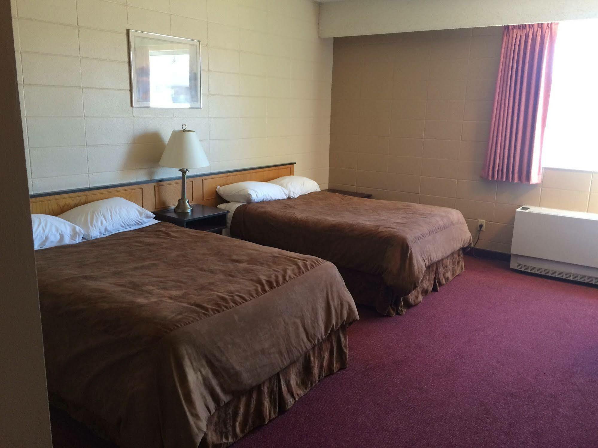 Midtown Motor Inn Bonnyville Bagian luar foto